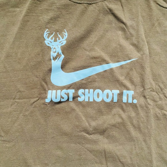 NIKE Swoosh Just Shoot It Hunting Deer Whitetail Brown Cotton Tee Shirt Size XL - Picture 2 of 5